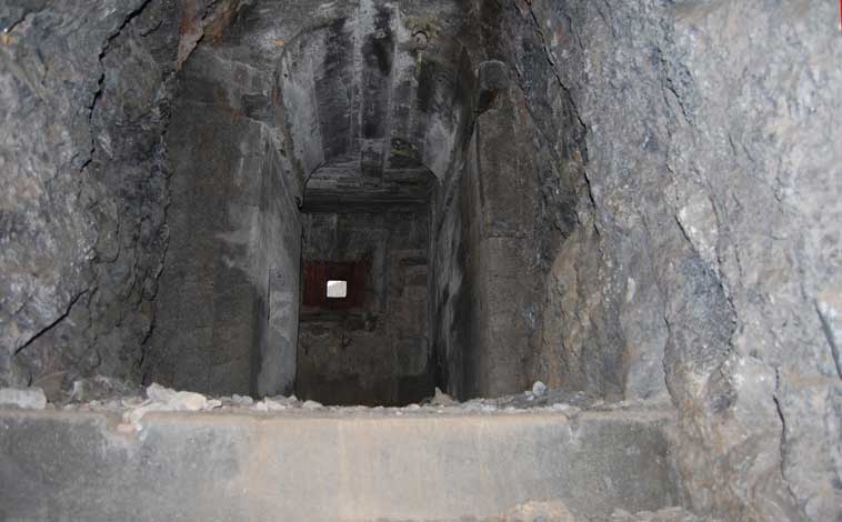 L'interno della casamatta 1 visto dalla sommità della scala