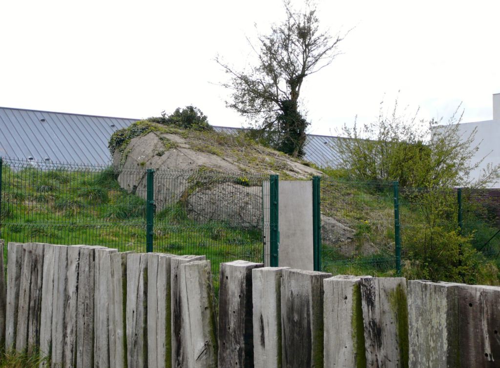 Un terzo bunker? Piu che altro i suoi resti...