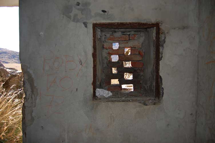 La finestrella a fianco dll'ingresso