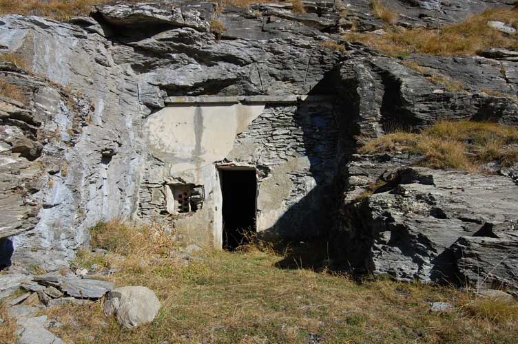 L'ingresso e la breve trincea di accesso