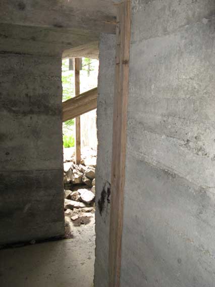 L'ingresso secondario visto dall'interno