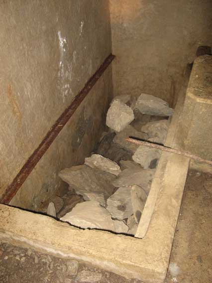 La fossa del serbatoio della riserva carburante