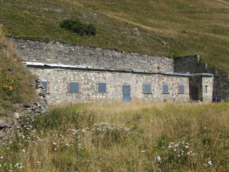 La casermetta vista da NE