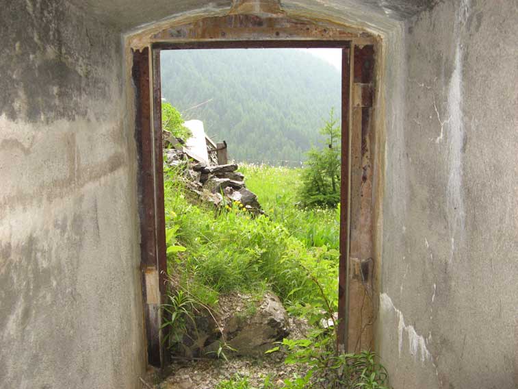 L'ingresso principale visto dall'interno