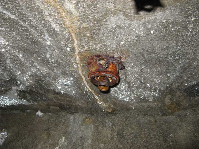 Portalampada sul soffitto