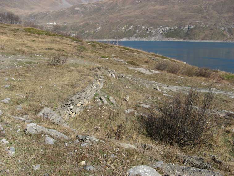I resti della postazione in barbetta a valle