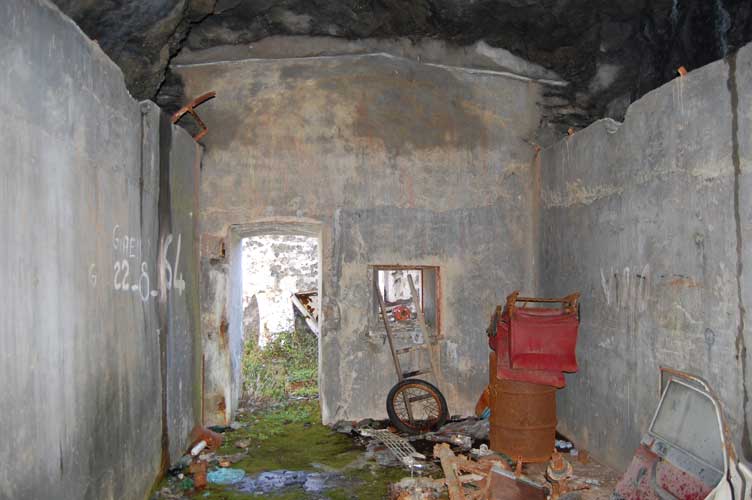 L'ingresso della parte in caverna visto dall'interno
