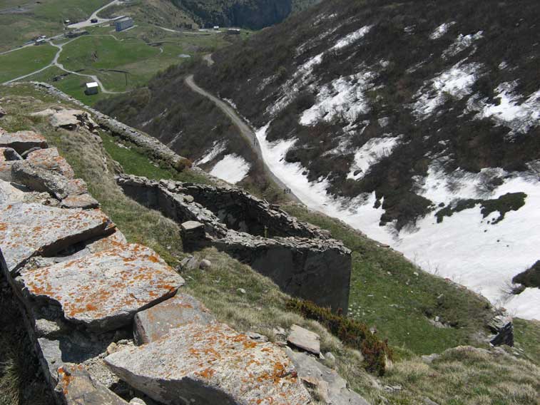 Vista dall'alto del fabbricato.Notare l'assenza della copertura