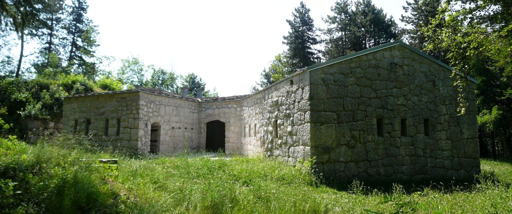 Il Forte Roncogno, presso il passo del Cimirlo