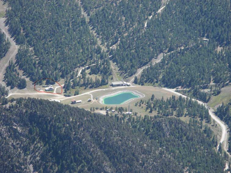 Località La Coche vista dall cima dello Chaberton con circoscritta la struttura che ci ospiterà