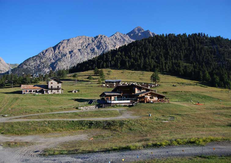 Postazione 121-Vista dal punto dove soprgeva la 121,verso lo Chaberton,Riocca Clarì e l'ex casermetta GaF