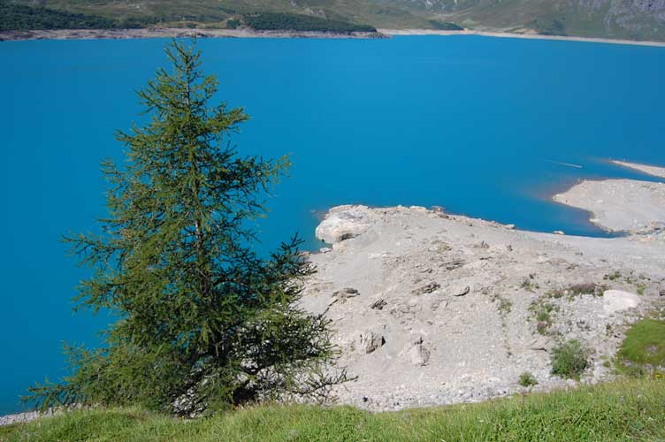 31 luglio 2012-Il livello dell'acqua ha ormai raggiunto la porta dell'ingresso sommergendola per oiltre la metà.Emerge amncora il tubo dello scarico del gruppo elettrogeno