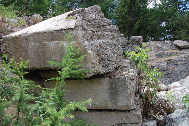 I ruderi del malloppo della torretta e dell'ingresso