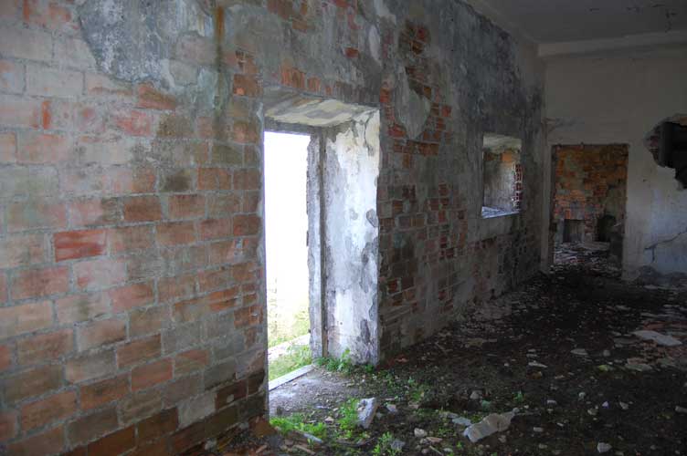 L'accesso E sul lato N vista dall'interno