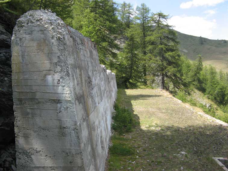 Il tetto della casermetta visto da E