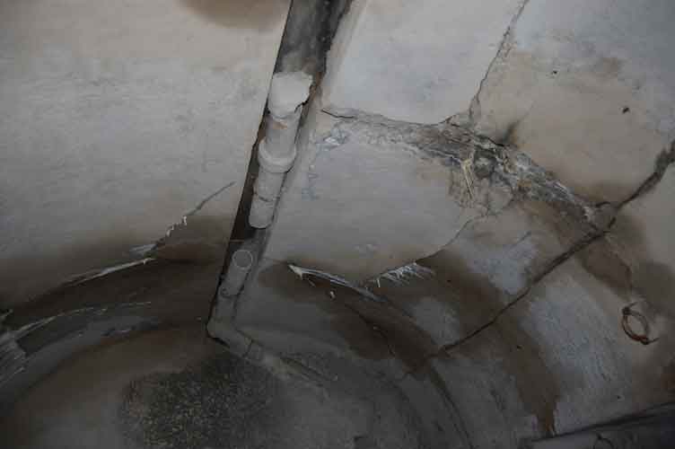 VIII Settore Bardonecchia-Scanalature sulla volta e tubazioni in eternit della ventilazione