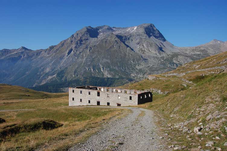 ........lo lasciamo,alle spalle il massiccio Bard-Giusalet