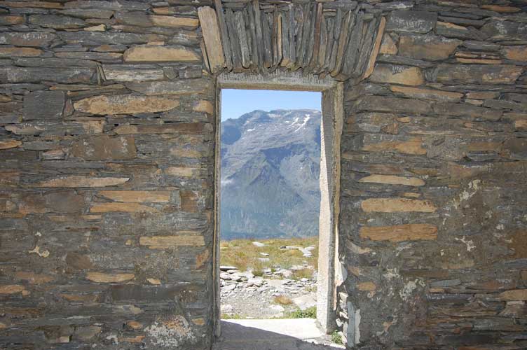 La porta di accesso vista dall'interno