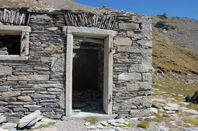 La porta S del Ricovero