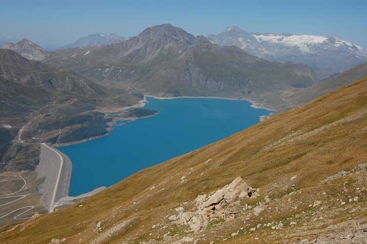 Il lago e la diga del Moncenisio visti dalla Postazione