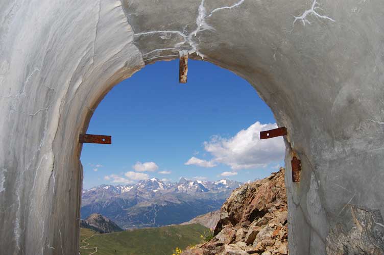 ............accolti dal cielo blu del Delfinato