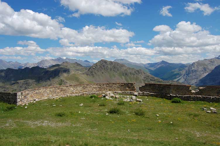 Lo Chenaillet ripreso dallo spalto del Forte Janus