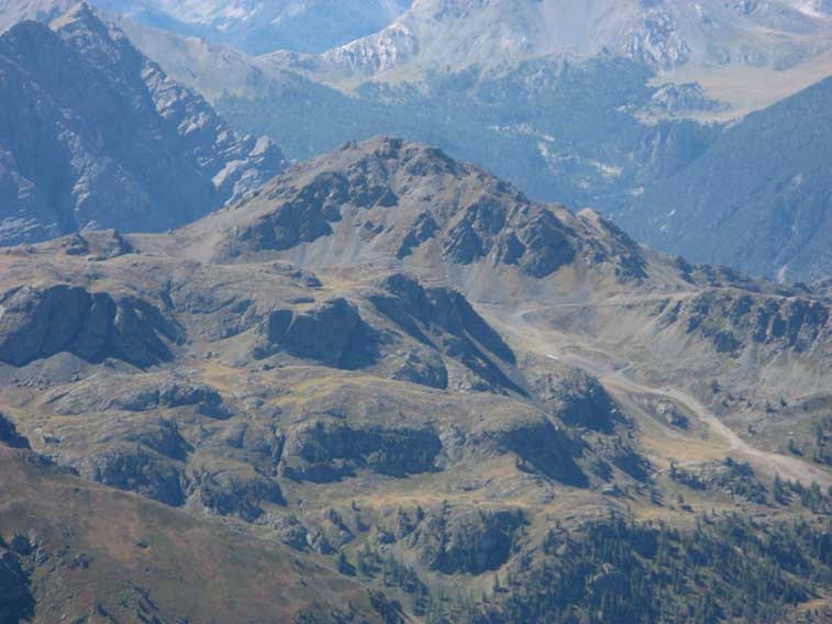 Lo Chenaillet viso dalla cima dello Chaberton