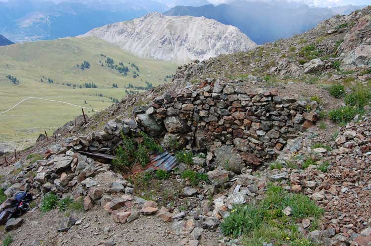 Postazione nei pressi dell'ingresso.Sullo sfondo lo Janus