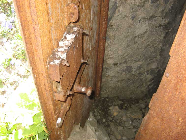 Serratura e chiavistello di chiusura