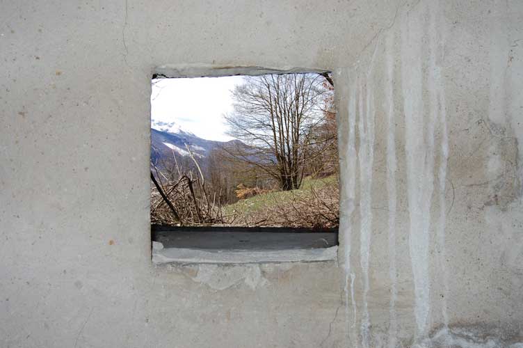 La feritoia dell'arma,ancora un piccolo sforzo e.......