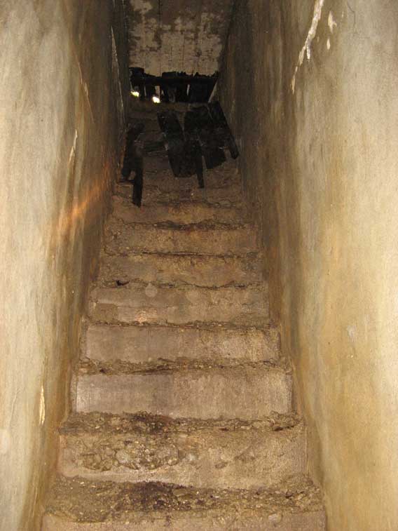 Il tratto terminale della scala con le assi ormai marcite