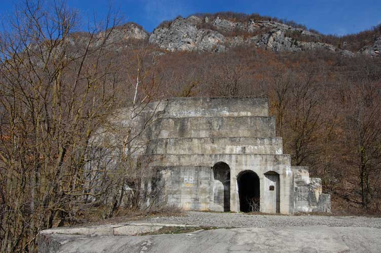 Il fronte S dell'incompiuta parte superiore visto dalla spianata