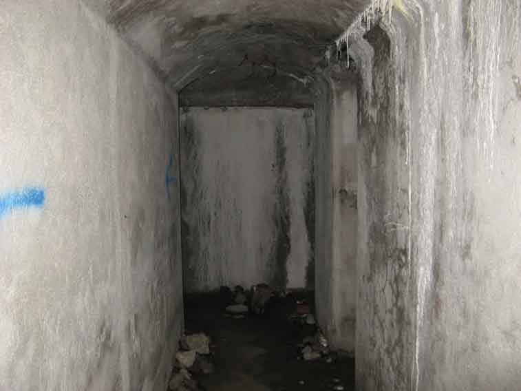 Proseguiamo verso l'interno,l'ambiente è più normale