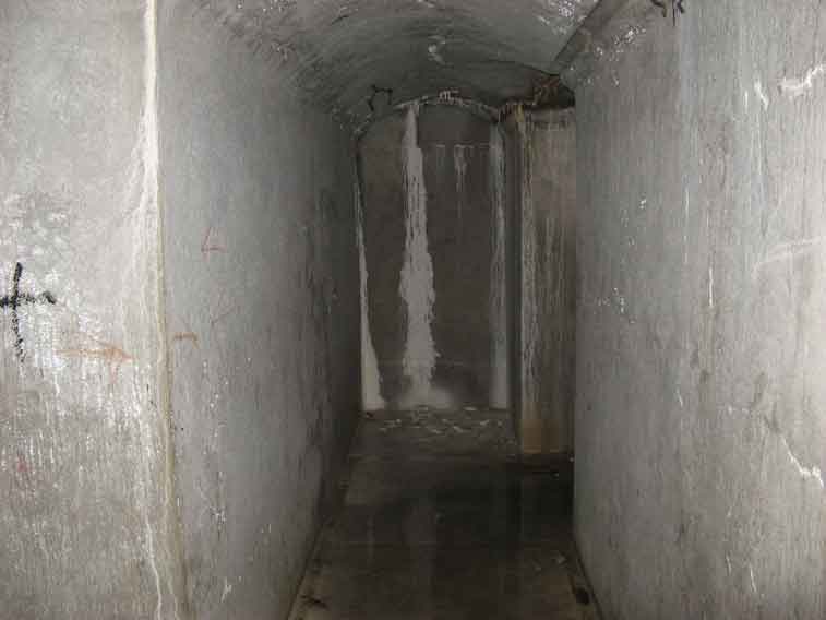 Corridoio verso le postazioni delle armi