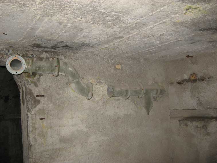 Particolare della tubazione dell'aria nel vano della ventilazione