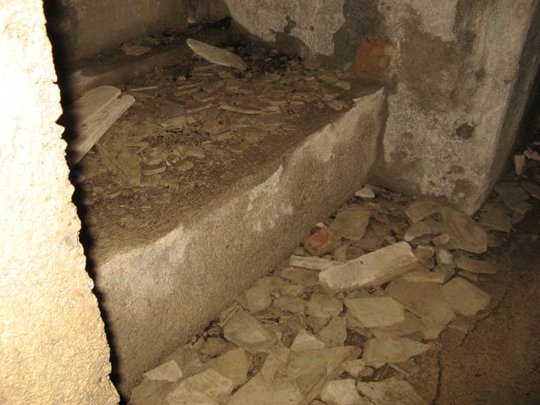 Il basamento dei serbatoi dell'acqua