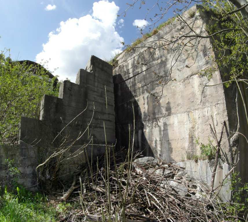 nei pressi dell'ingresso