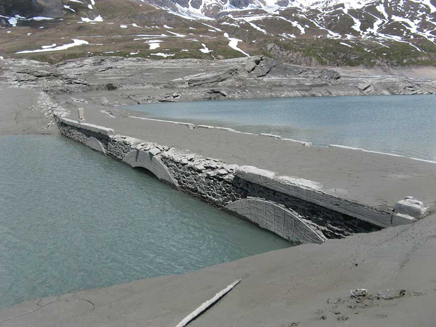 11 maggio 2013 Moncenisio-Possiamo notare la parte superiore delle arcate del ponte