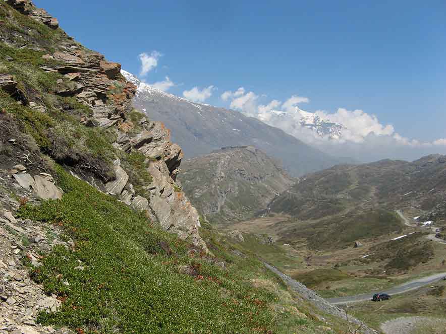 Siamo all'esterno,uno sguardo a E verso il Forte Variselloe il Rocciamelone.........