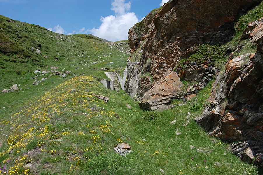 Ci lasciamo alle spalle l'ingresso del Ricovero O e ci dirigiamo vero il Ricovero IV/I