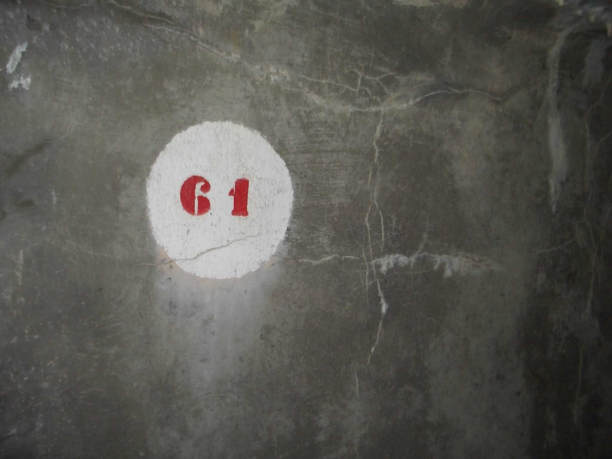 numerazione posta all'ingresso (armata yugoslava?)
