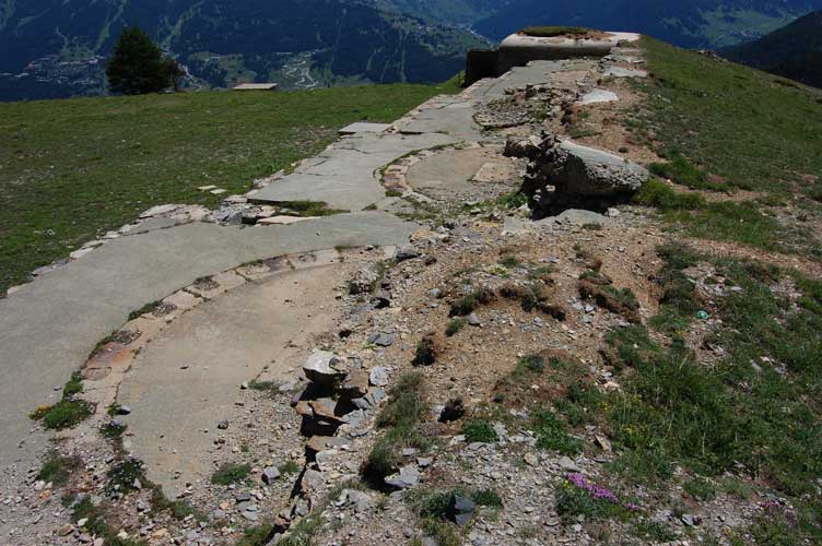 La linea delle postazioni verso la scala coperta