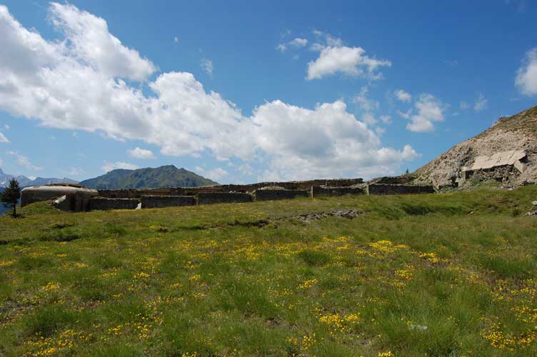 La Batteria Principale,risulta evidente la sfalsatura in altezza delle varie postazioni