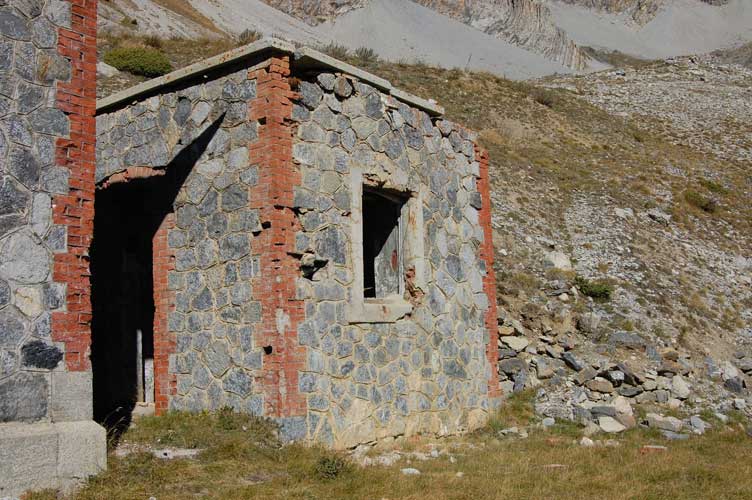 Il locale destinato a latrine ufficiali e truppa