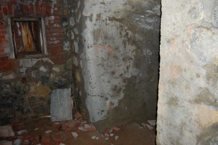 Accesso alla Batteria in caverna B14 del Vallo Alpino ma questa è un'altra storia.Noi ritorniamo indietro