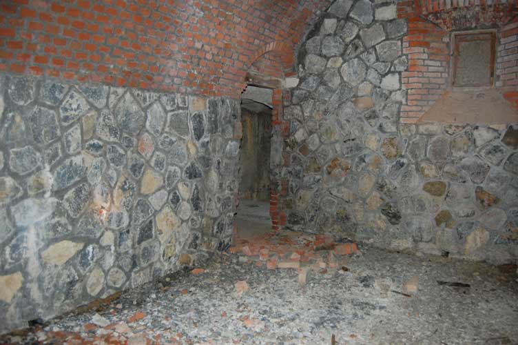 L'uscita della polveriera e diramazione verso la Batteria B14 del Vallo
