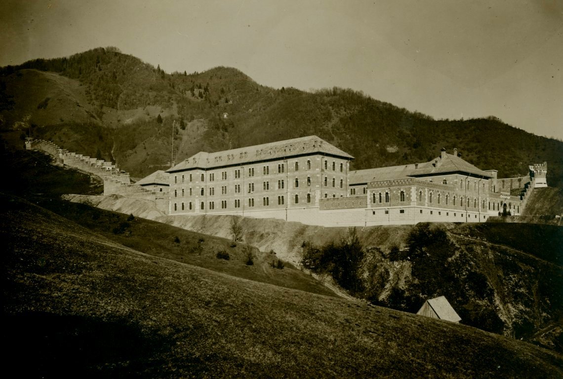 Caserma Costantino Brighenti Idria.JPG
