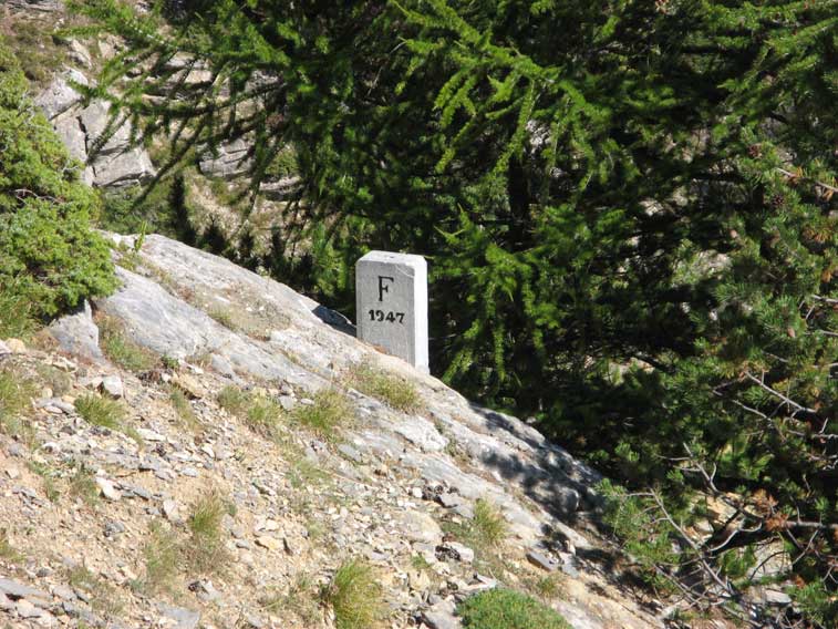 Particolare del cippo