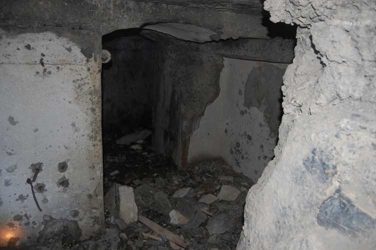 Torniamo indietro per raggiungere il corridoio e la scala verso l'osservatorio e la mitragliatrice