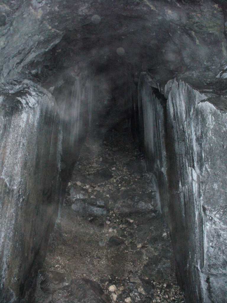 Inizio della lunga scala che porta all'ingresso alto